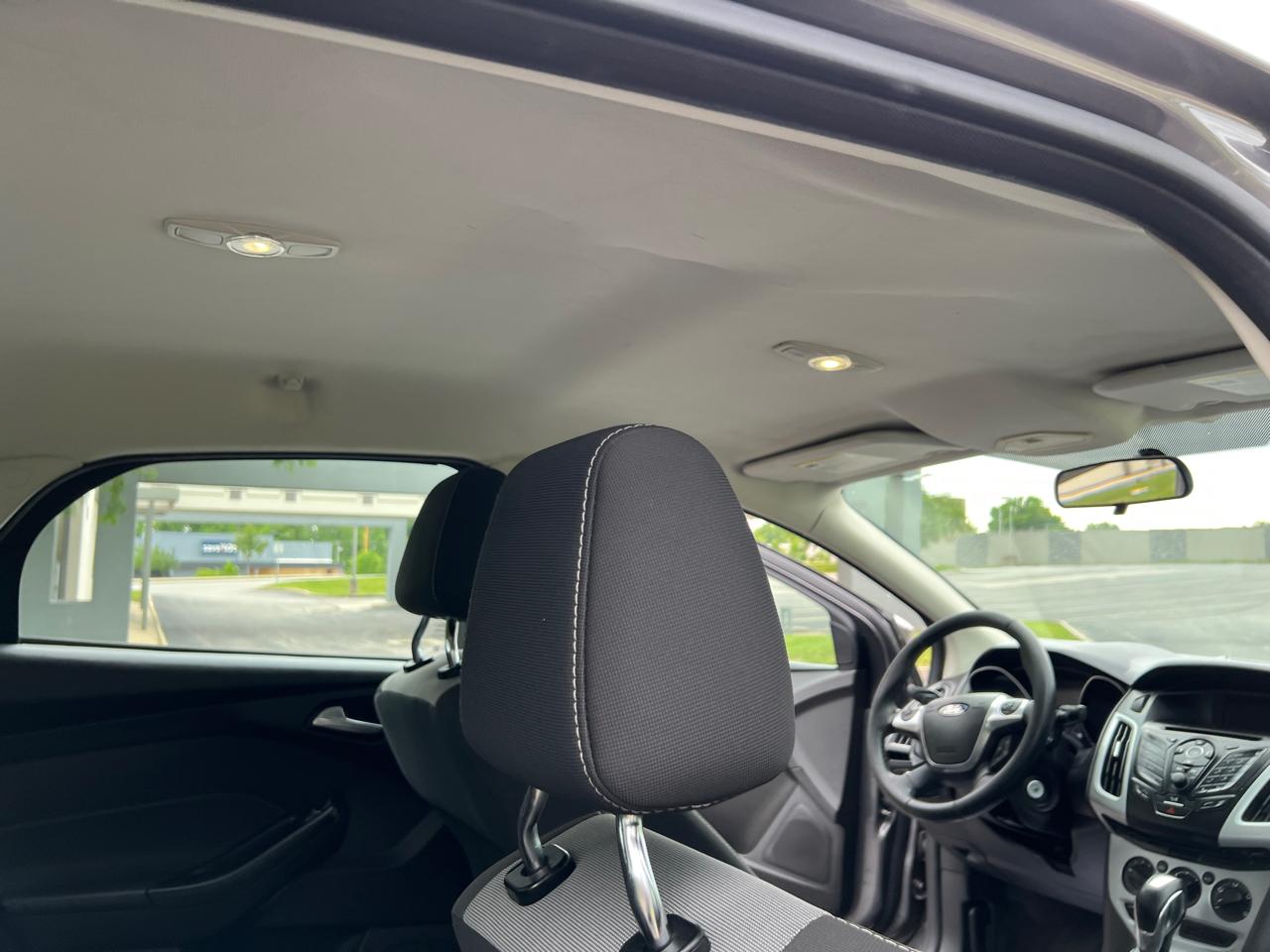 Ford Focus 4dr Sdn SE 2012