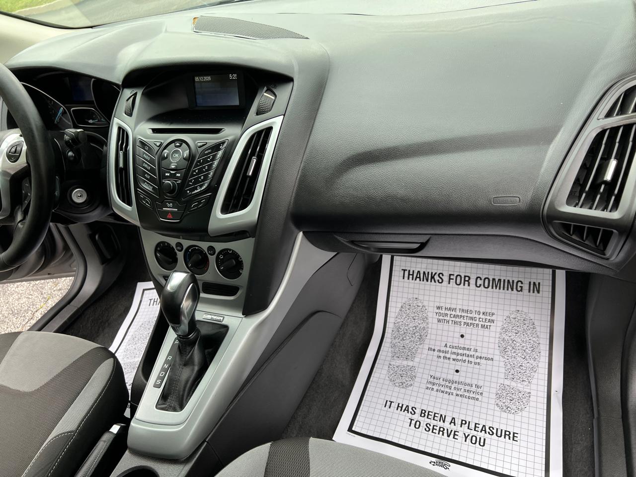Ford Focus 4dr Sdn SE 2012