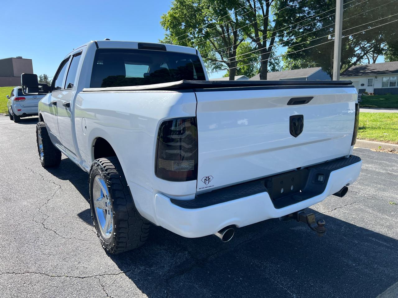 RAM 1500 Express 4x4 Quad Cab 6'4" Box 2017