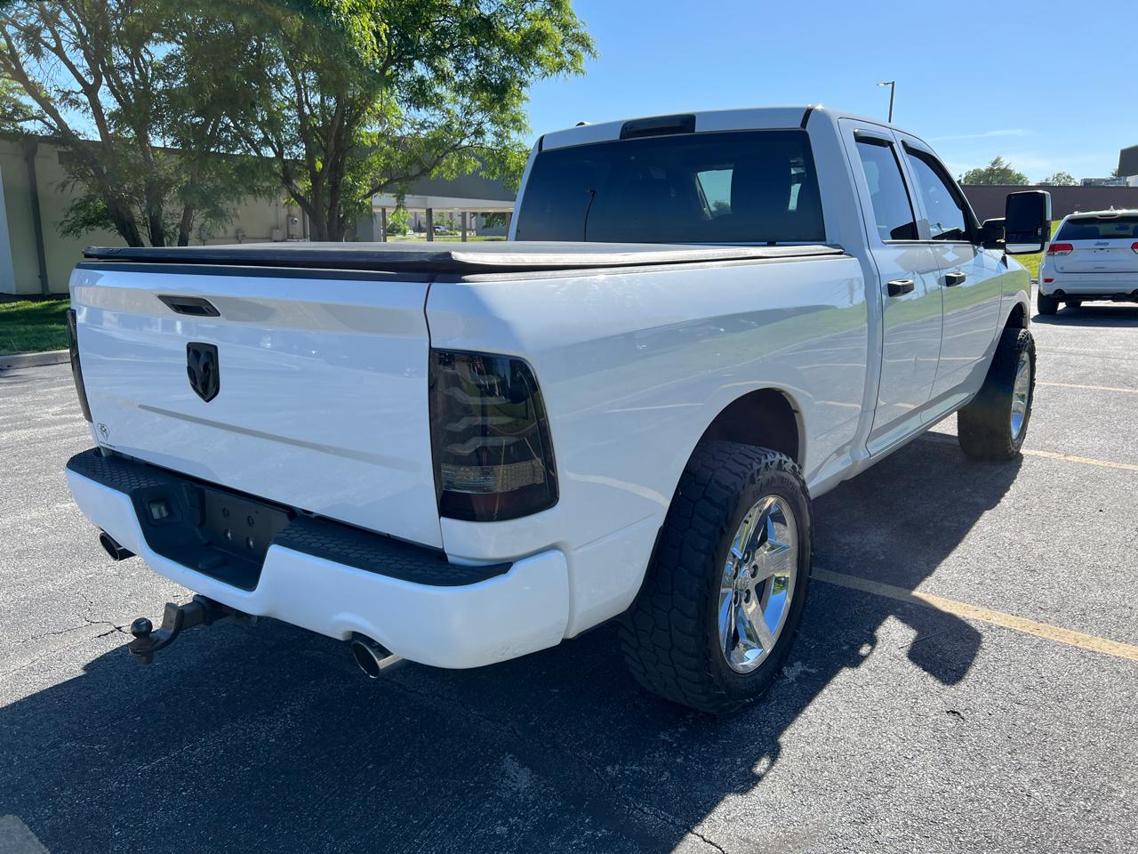 RAM 1500 Express 4x4 Quad Cab 6'4" Box 2017