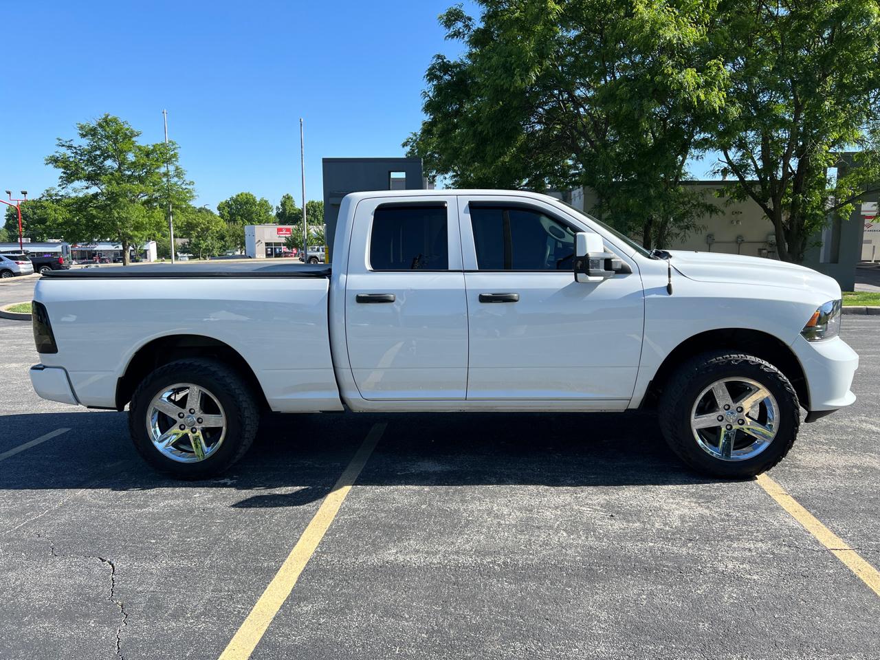 RAM 1500 Express 4x4 Quad Cab 6'4" Box 2017