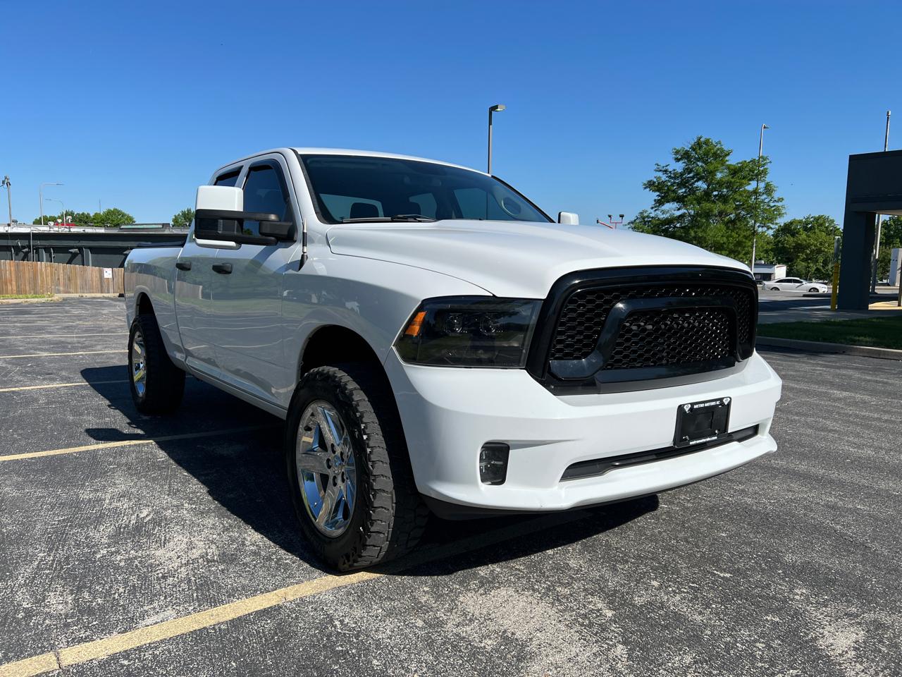 RAM 1500 Express 4x4 Quad Cab 6'4" Box 2017