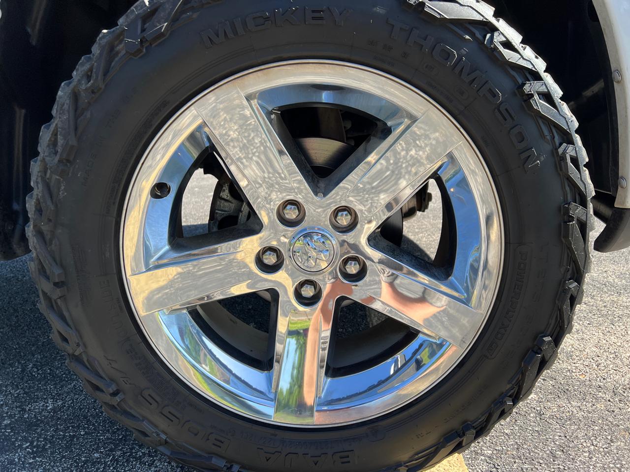 RAM 1500 Express 4x4 Quad Cab 6'4" Box 2017