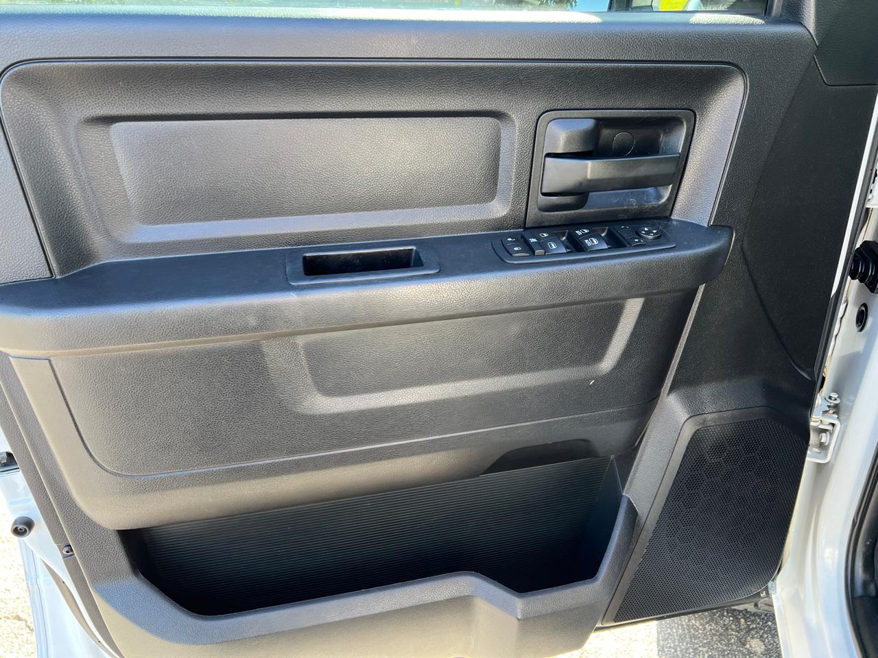 RAM 1500 Express 4x4 Quad Cab 6'4" Box 2017