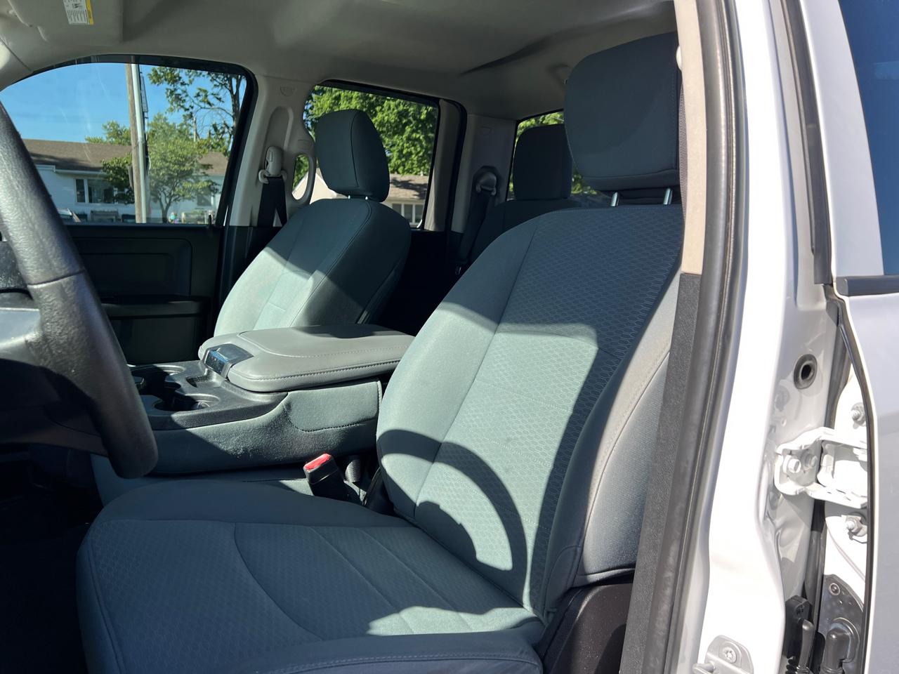 RAM 1500 Express 4x4 Quad Cab 6'4" Box 2017