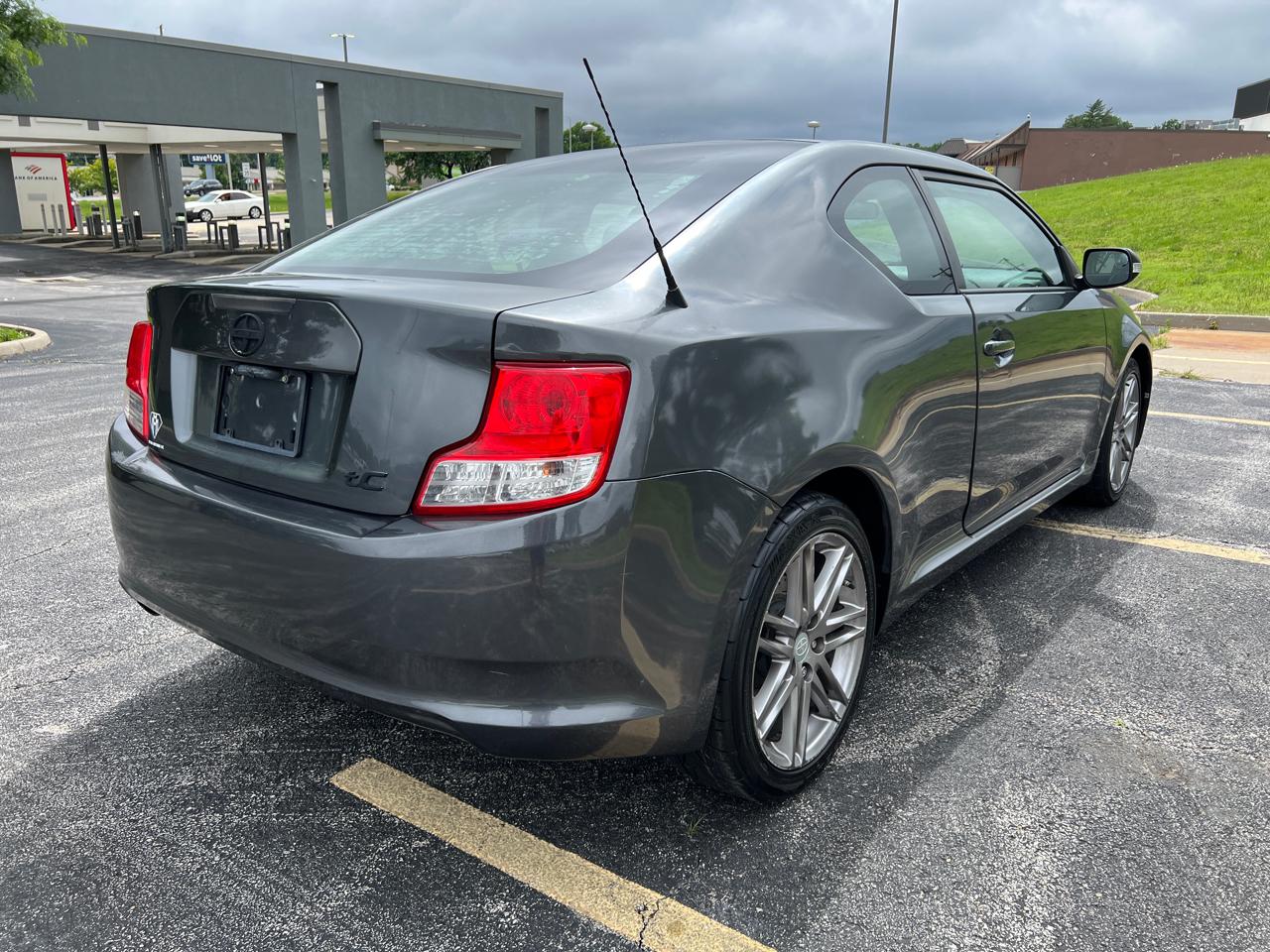 Scion tC 2dr HB Auto (Natl) 2011