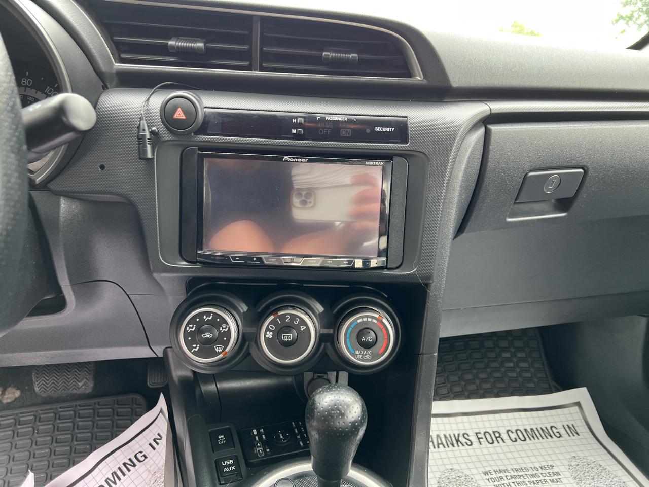 Scion tC 2dr HB Auto (Natl) 2011