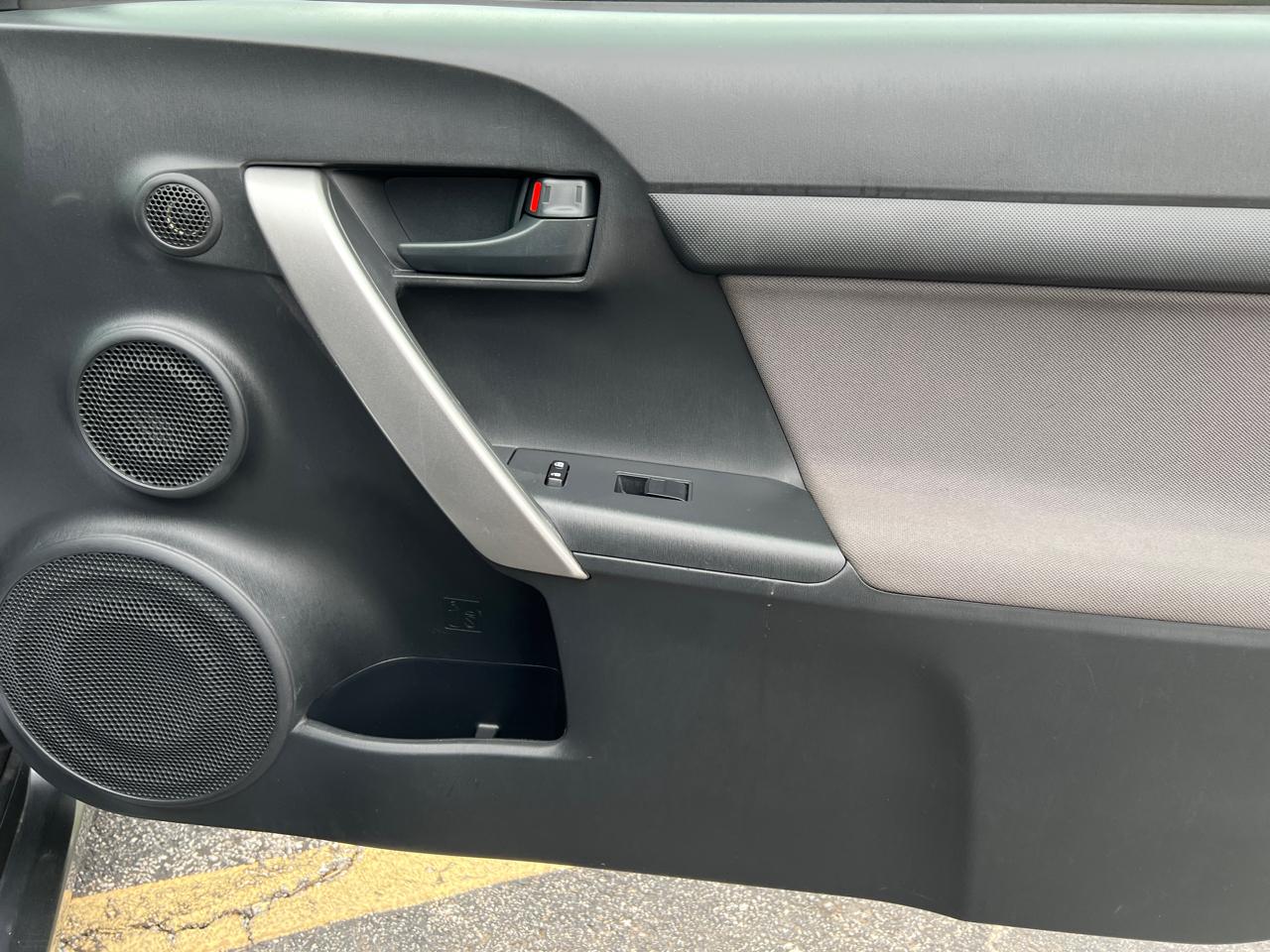 Scion tC 2dr HB Auto (Natl) 2011