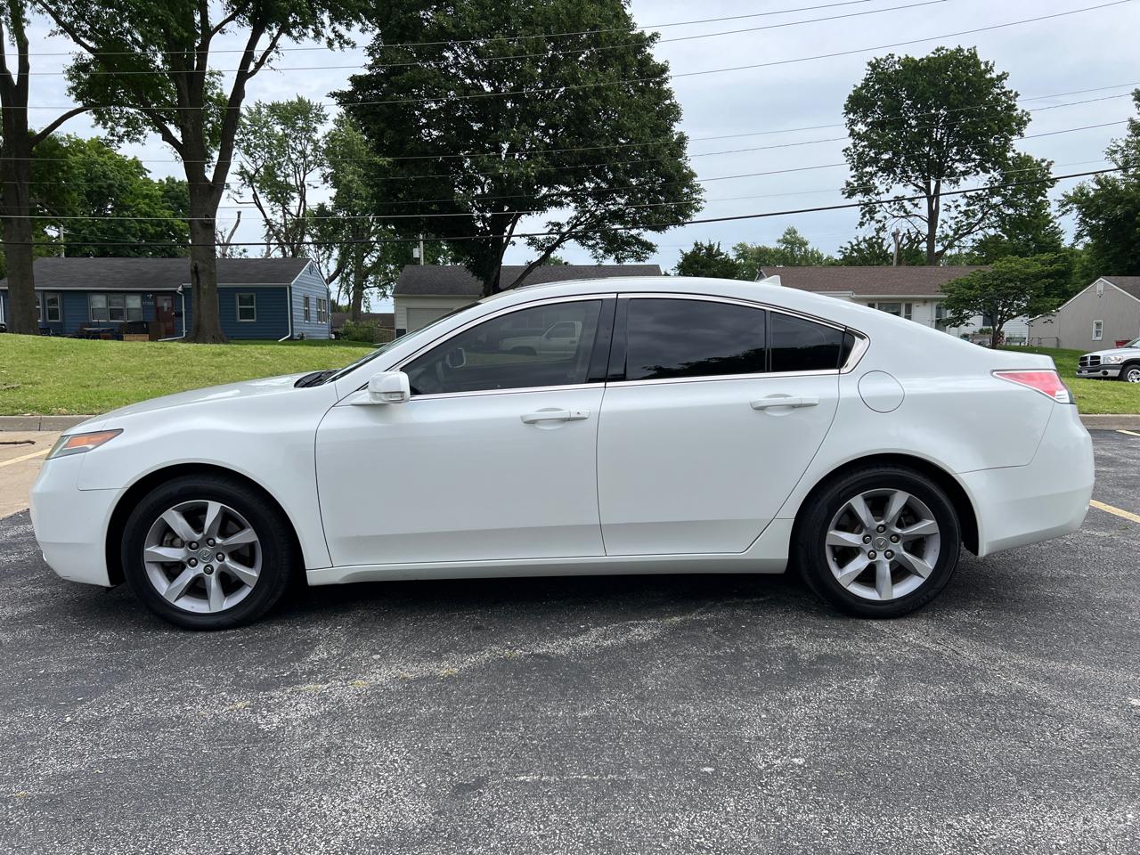 Acura TL 4dr Sdn Auto 2WD 2013