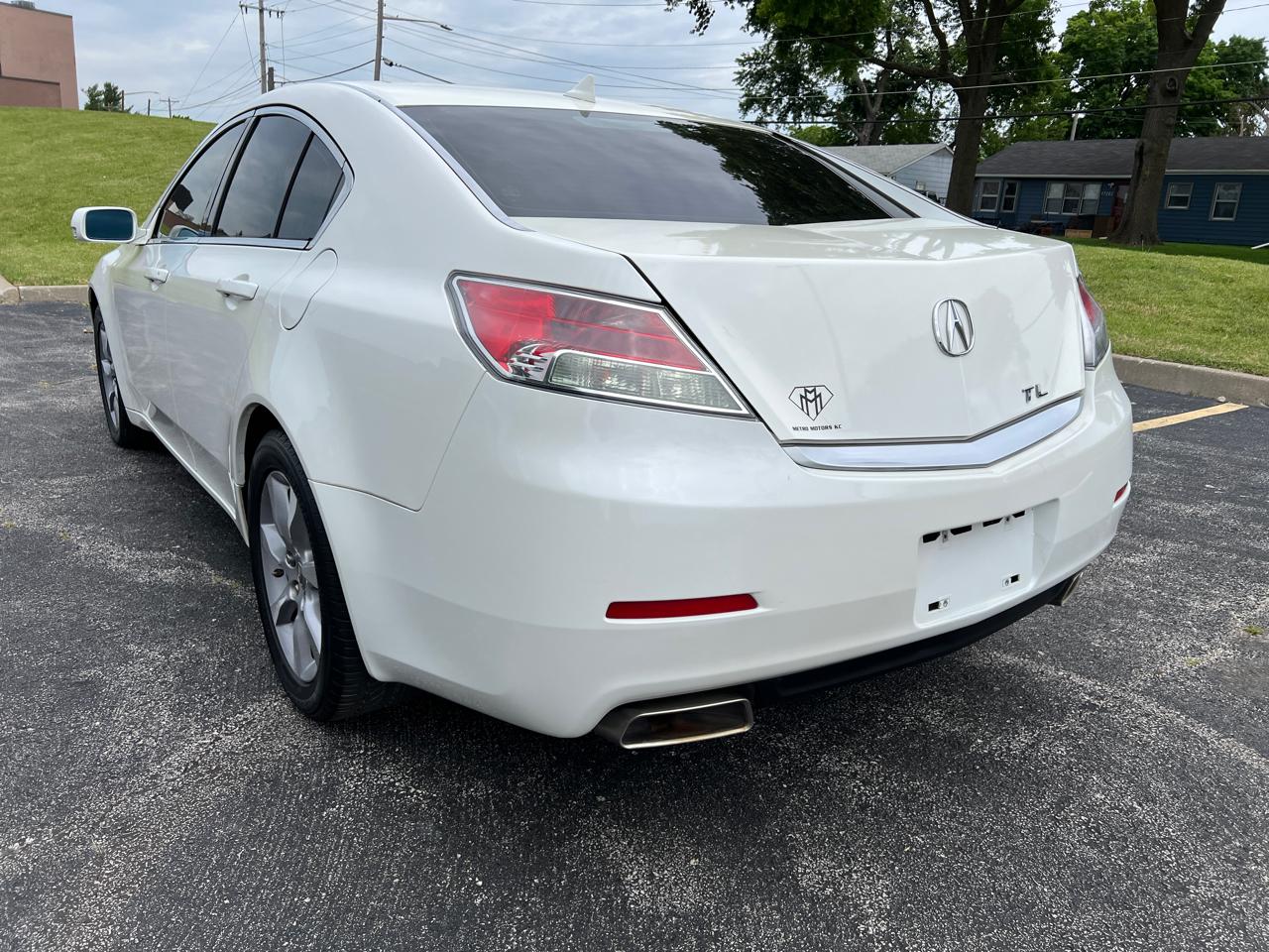 Acura TL 4dr Sdn Auto 2WD 2013