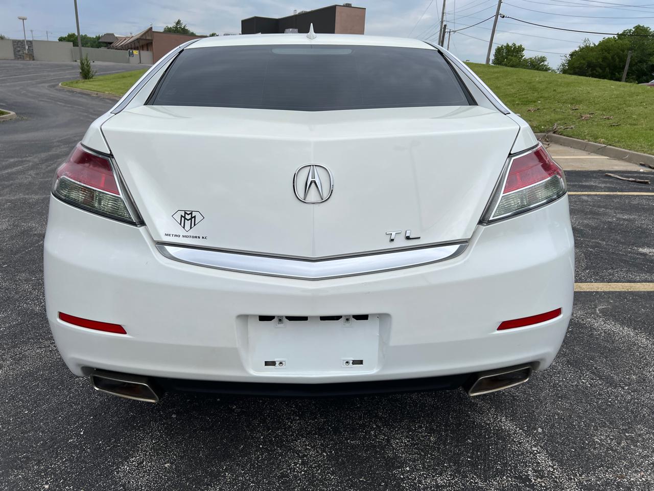 Acura TL 4dr Sdn Auto 2WD 2013