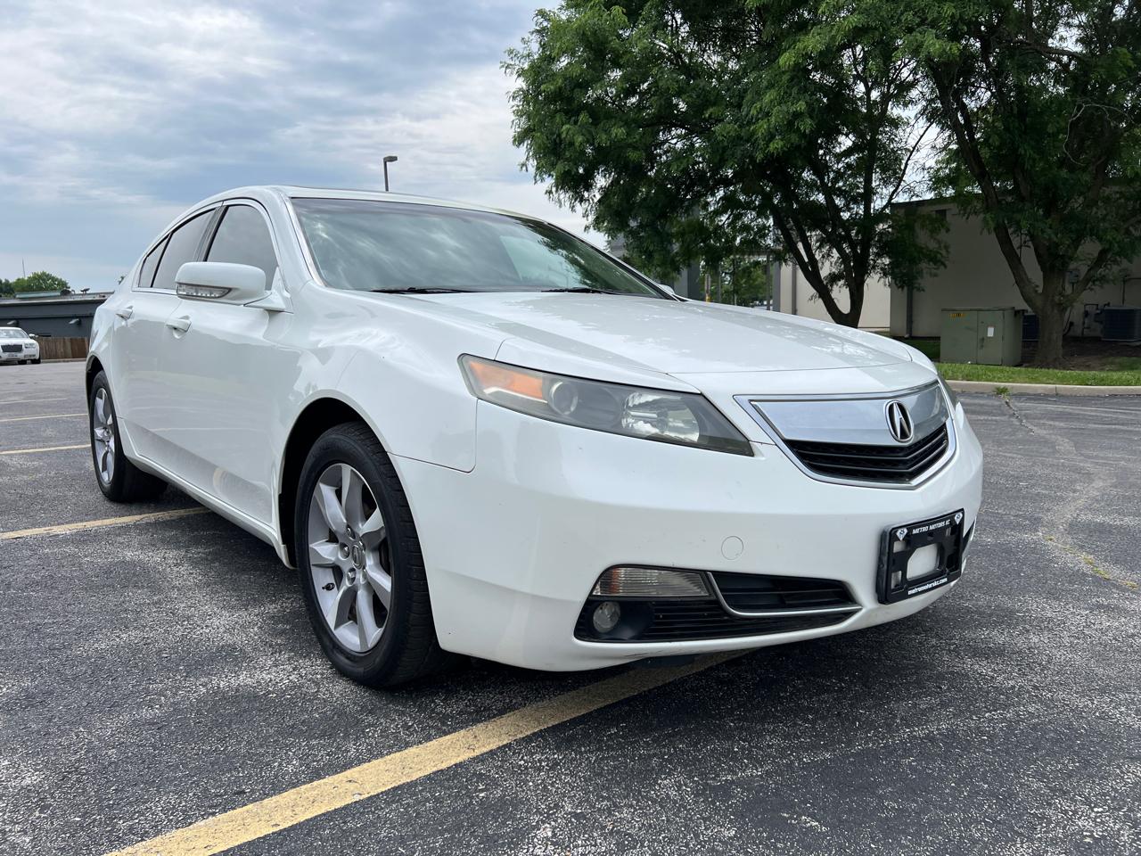Acura TL 4dr Sdn Auto 2WD 2013