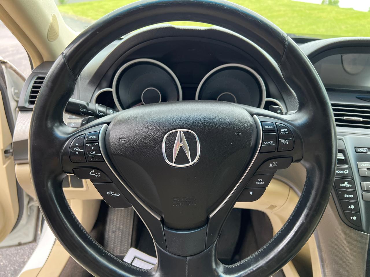 Acura TL 4dr Sdn Auto 2WD 2013