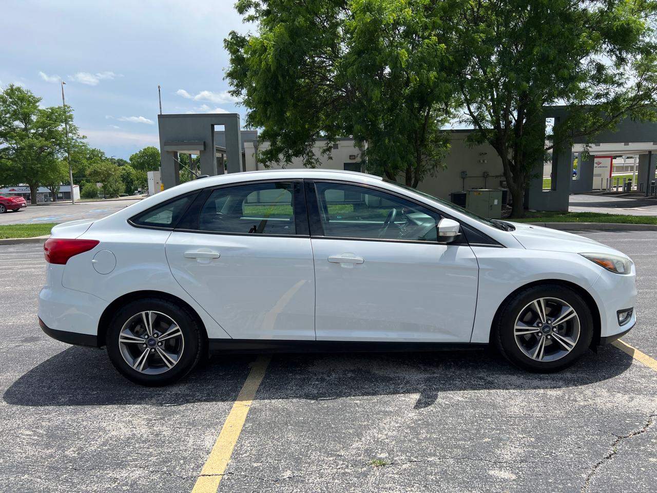 Ford Focus SE Sedan 2017