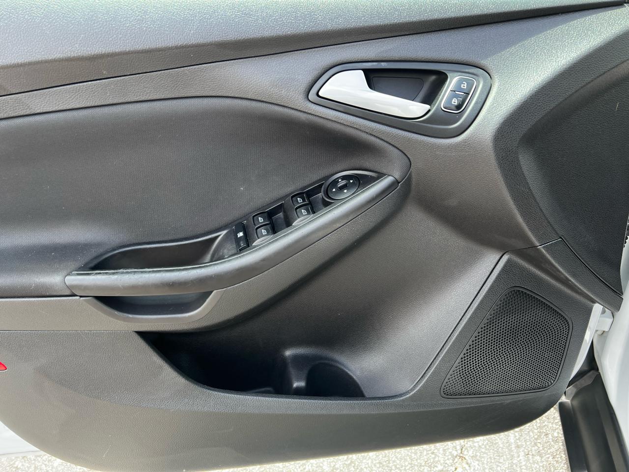 Ford Focus SE Sedan 2017