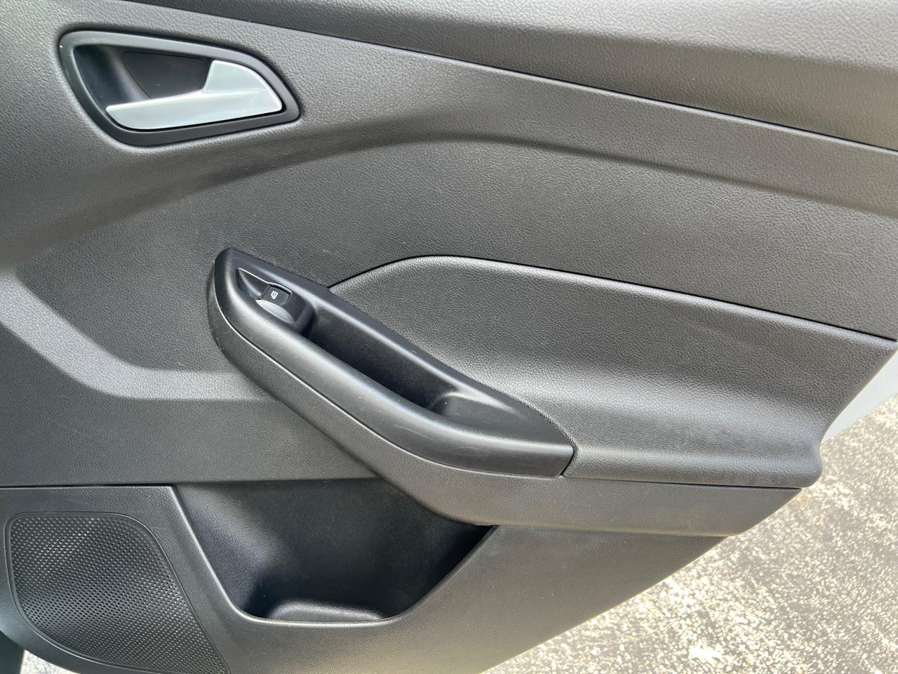 Ford Focus SE Sedan 2017