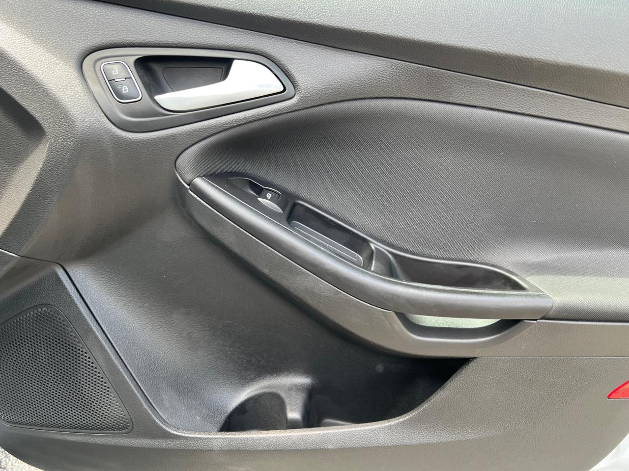 Ford Focus SE Sedan 2017