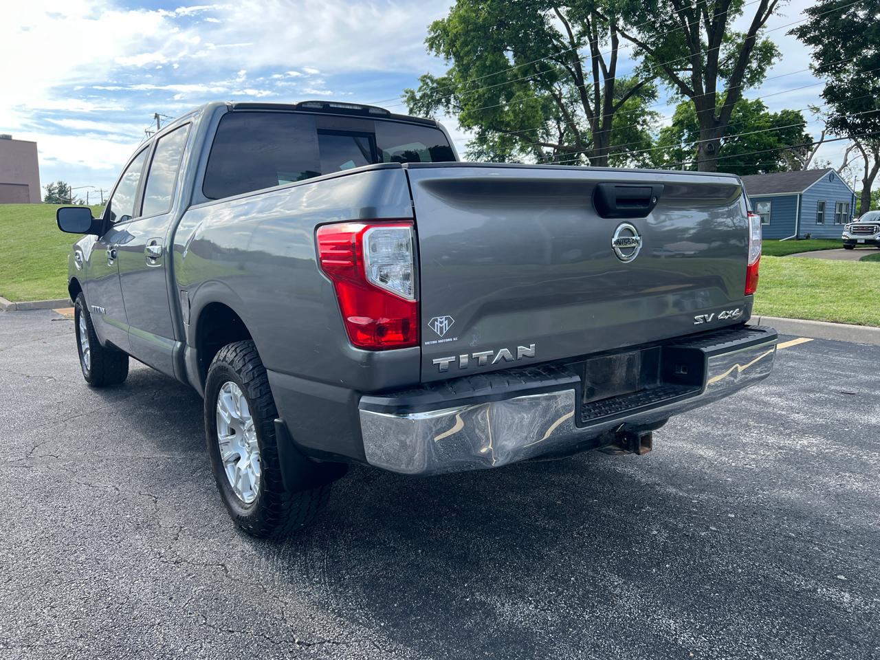 Nissan Titan 4x4 Crew Cab SV 2017