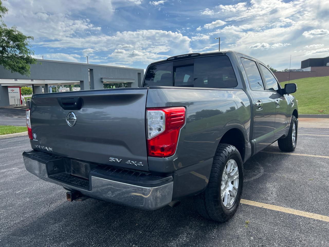 Nissan Titan 4x4 Crew Cab SV 2017