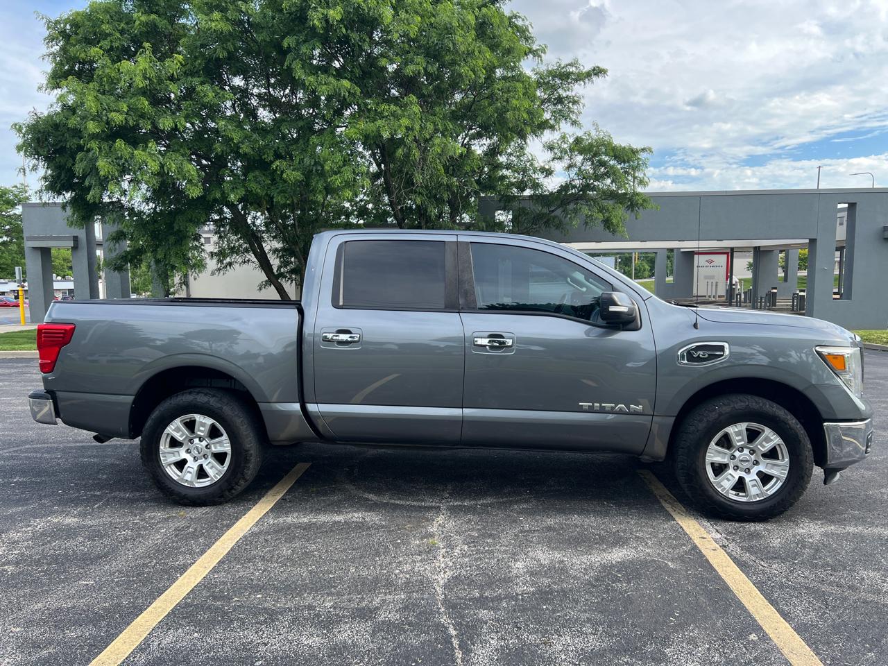 Nissan Titan 4x4 Crew Cab SV 2017