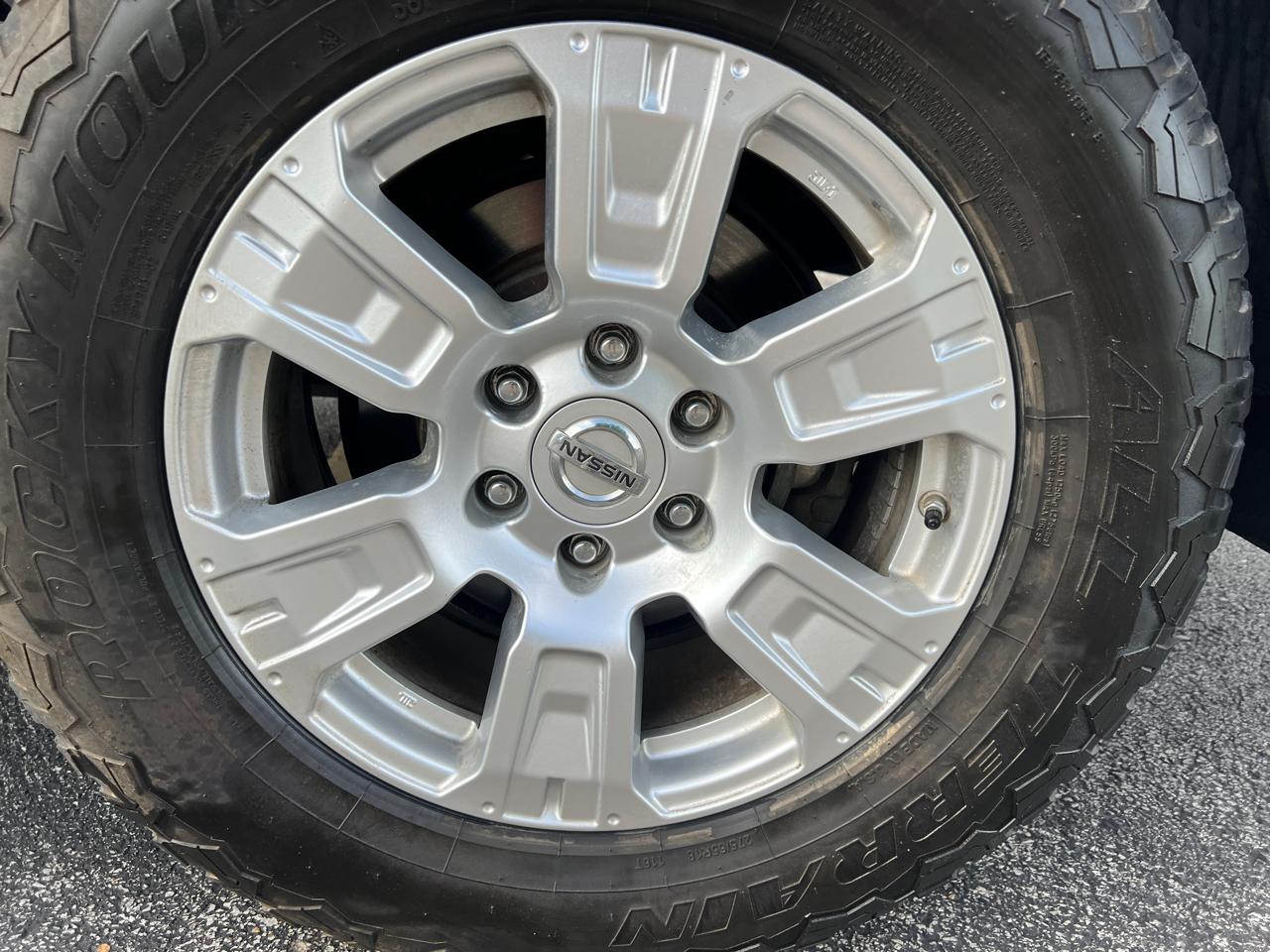 Nissan Titan 4x4 Crew Cab SV 2017