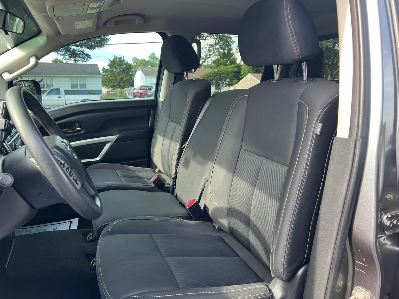 Nissan Titan 4x4 Crew Cab SV 2017