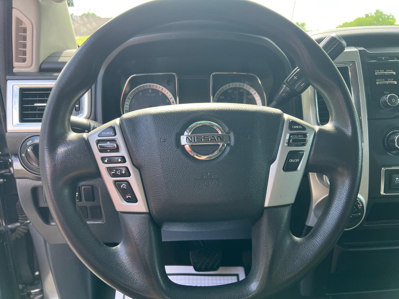 Nissan Titan 4x4 Crew Cab SV 2017