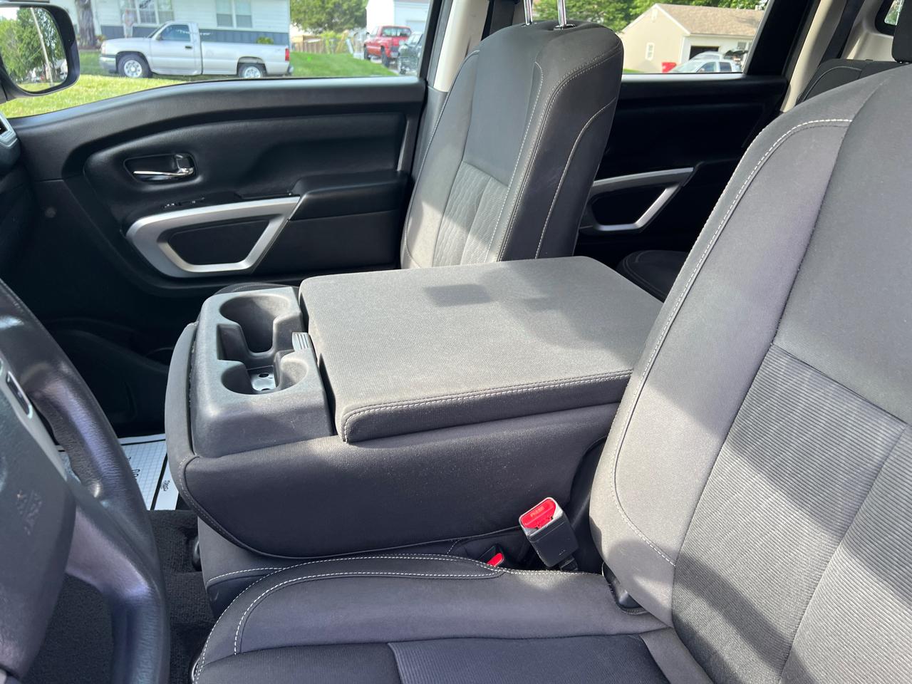 Nissan Titan 4x4 Crew Cab SV 2017