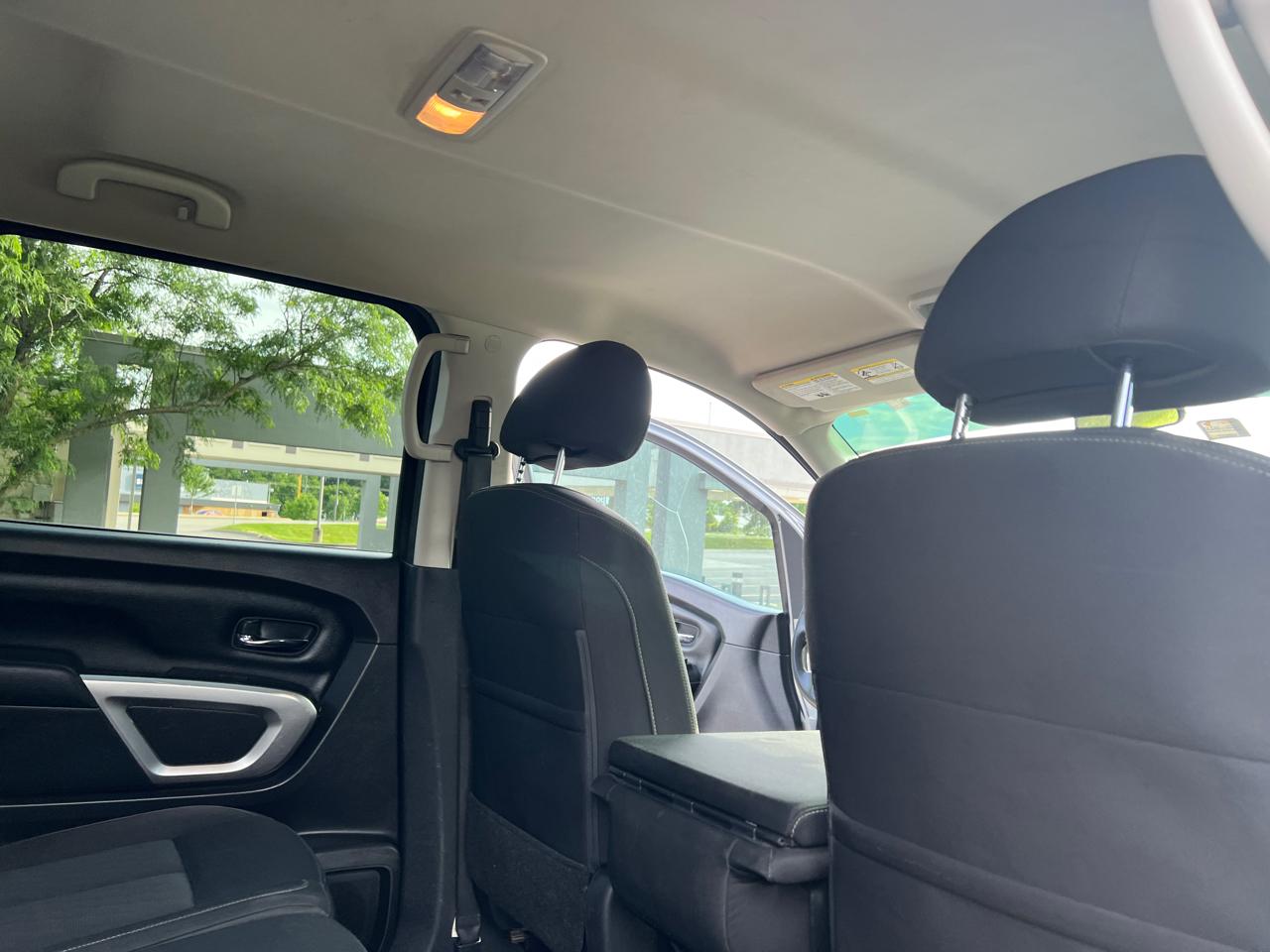 Nissan Titan 4x4 Crew Cab SV 2017
