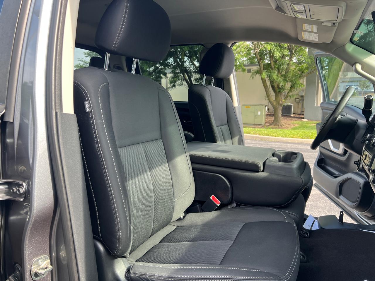 Nissan Titan 4x4 Crew Cab SV 2017
