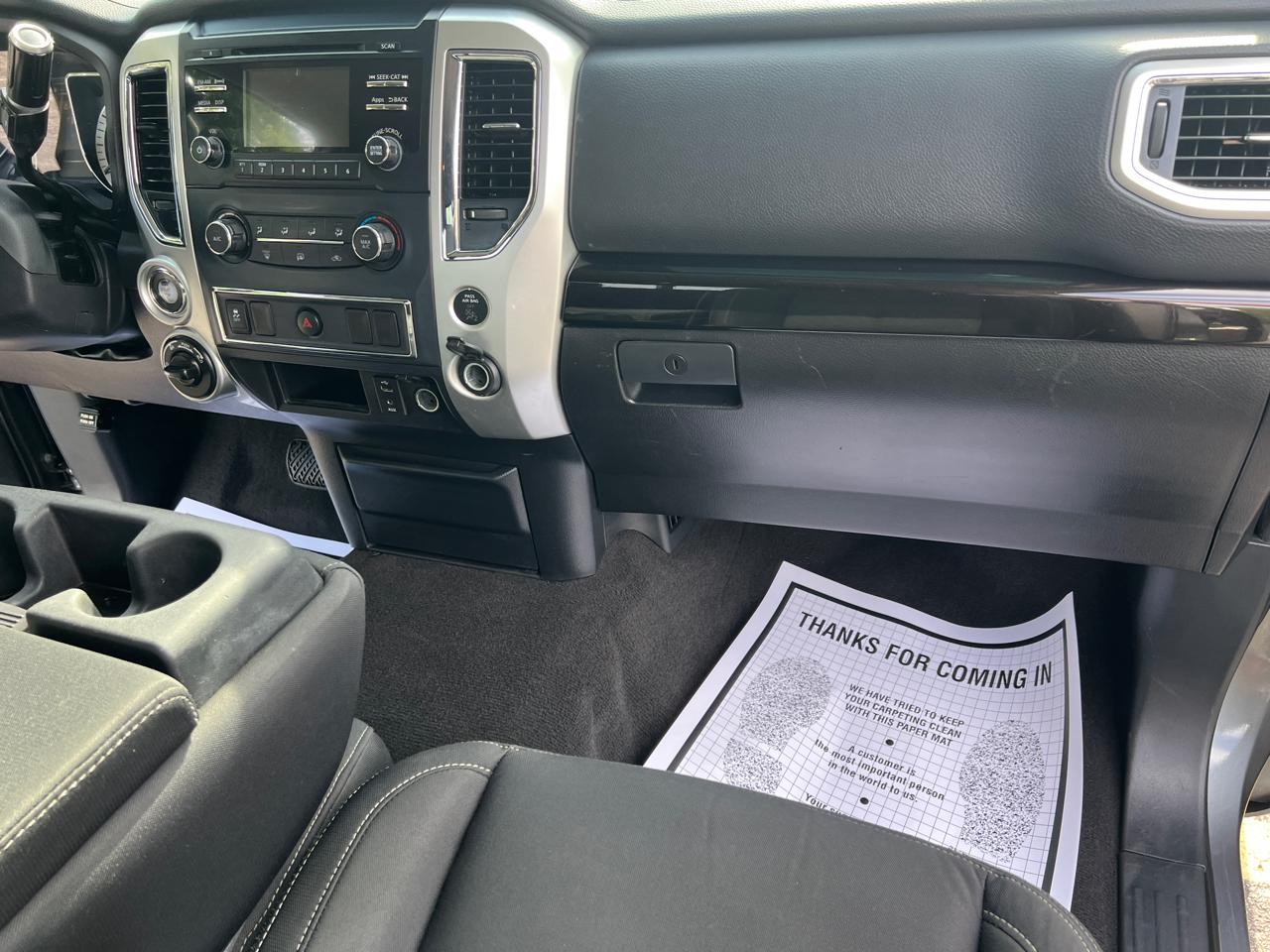 Nissan Titan 4x4 Crew Cab SV 2017