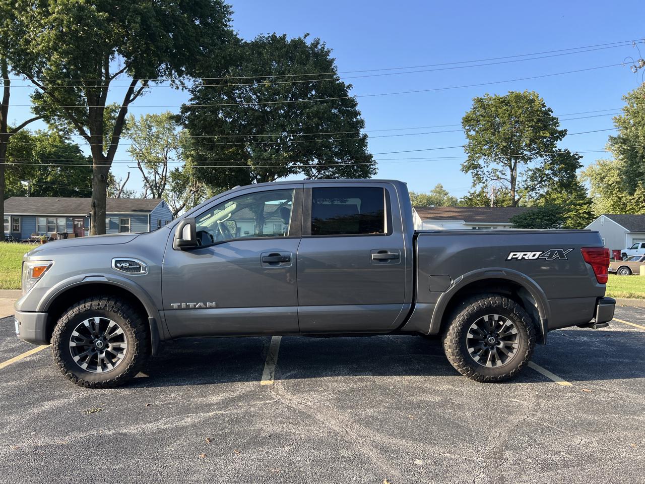 Nissan Titan 4x4 Crew Cab PRO-4X 2017