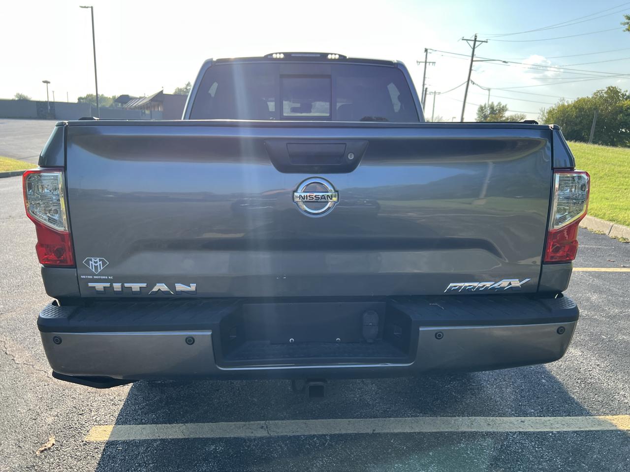 Nissan Titan 4x4 Crew Cab PRO-4X 2017