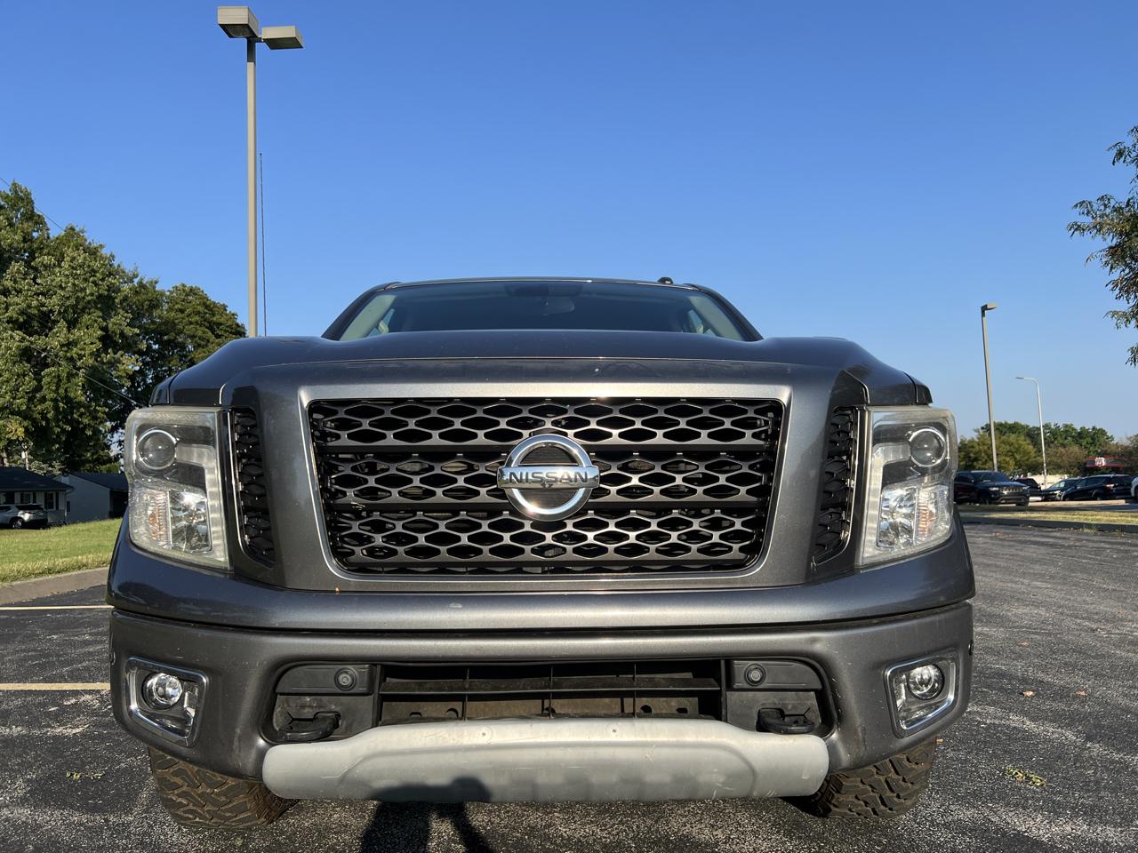 Nissan Titan 4x4 Crew Cab PRO-4X 2017