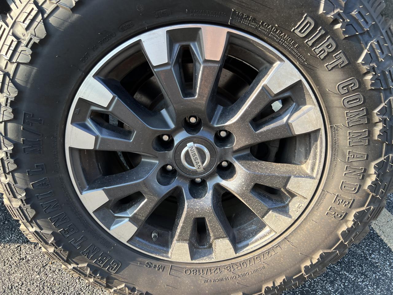 Nissan Titan 4x4 Crew Cab PRO-4X 2017