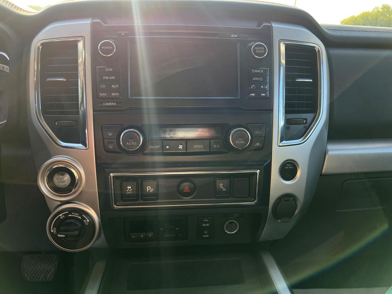 Nissan Titan 4x4 Crew Cab PRO-4X 2017