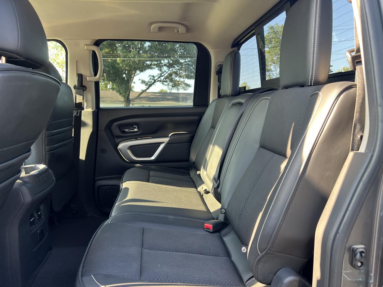 Nissan Titan 4x4 Crew Cab PRO-4X 2017