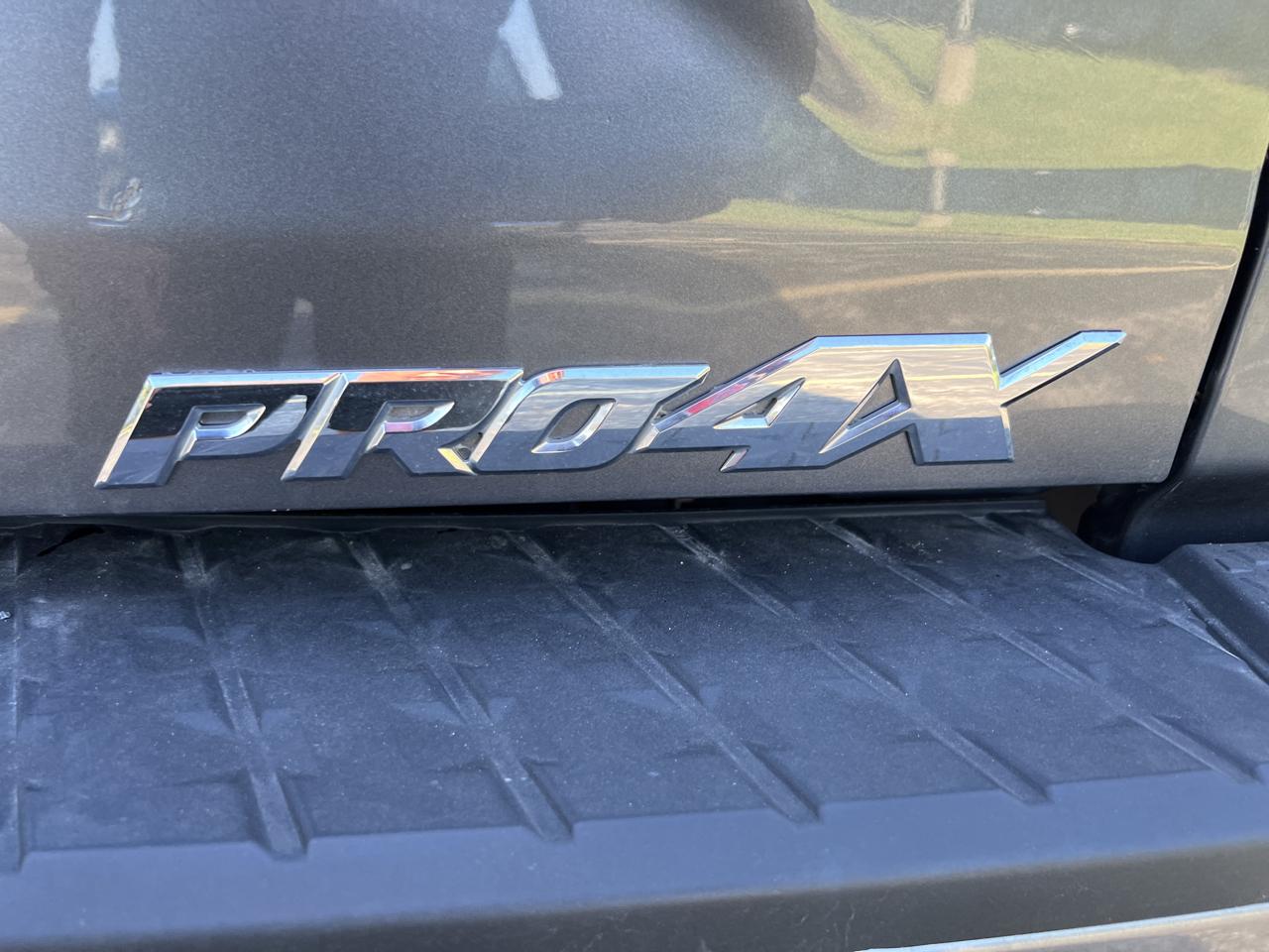 Nissan Titan 4x4 Crew Cab PRO-4X 2017