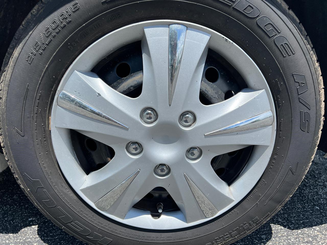 Toyota Camry 4dr Sdn I4 Auto LE (Natl) 2008