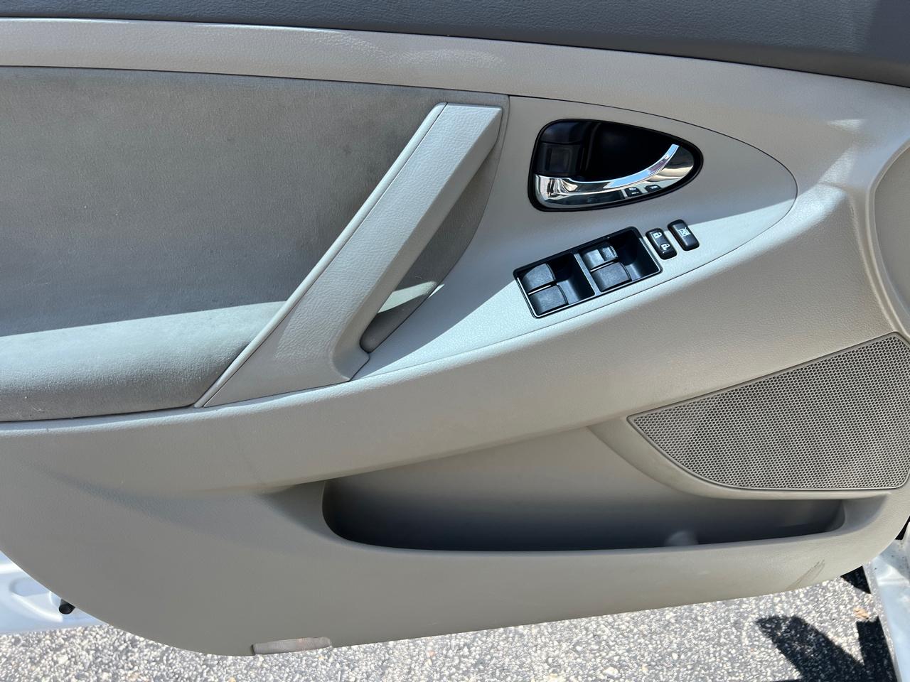 Toyota Camry 4dr Sdn I4 Auto LE (Natl) 2008
