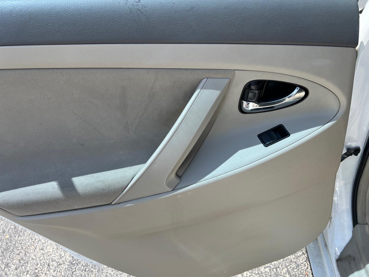 Toyota Camry 4dr Sdn I4 Auto LE (Natl) 2008