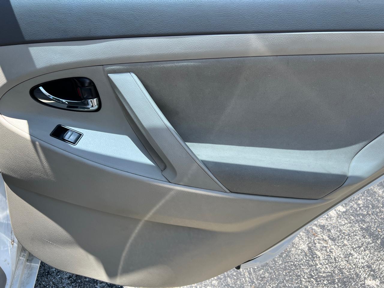 Toyota Camry 4dr Sdn I4 Auto LE (Natl) 2008