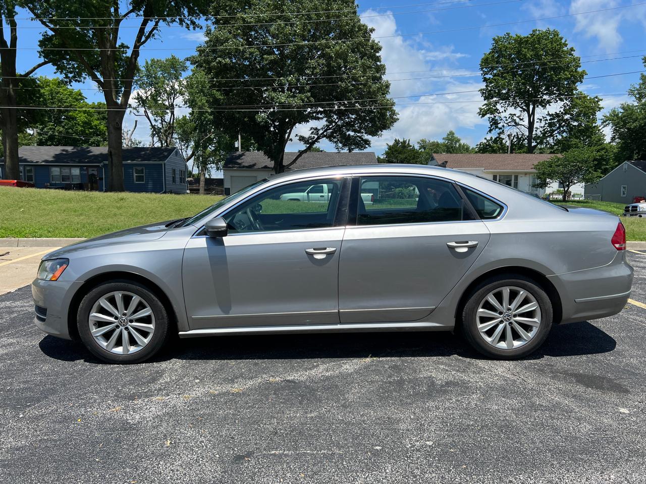 Volkswagen Passat 4dr Sdn 2.5L Auto SEL 2012