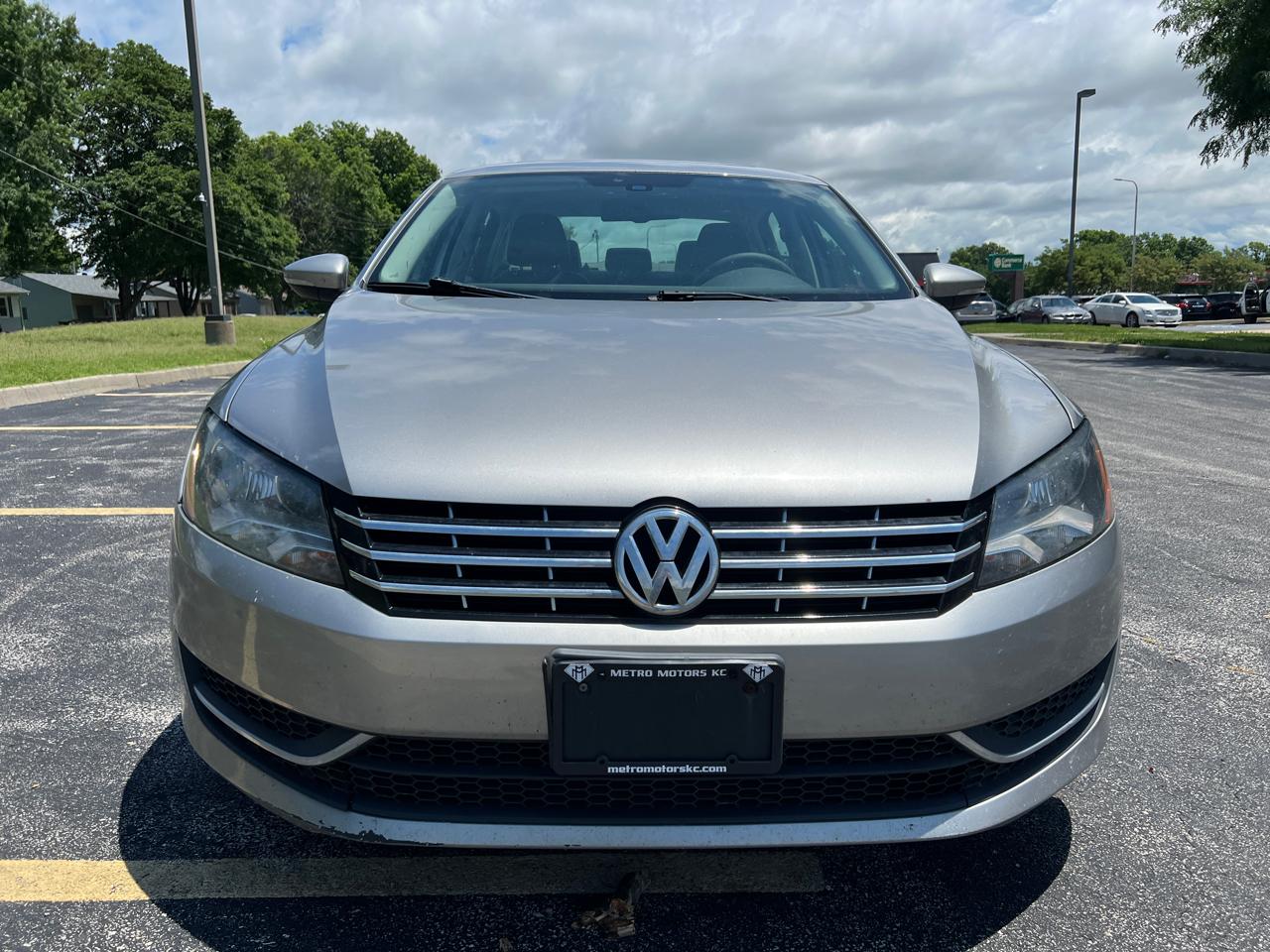 Volkswagen Passat 4dr Sdn 2.5L Auto SEL 2012