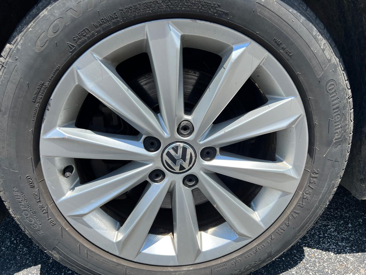 Volkswagen Passat 4dr Sdn 2.5L Auto SEL 2012