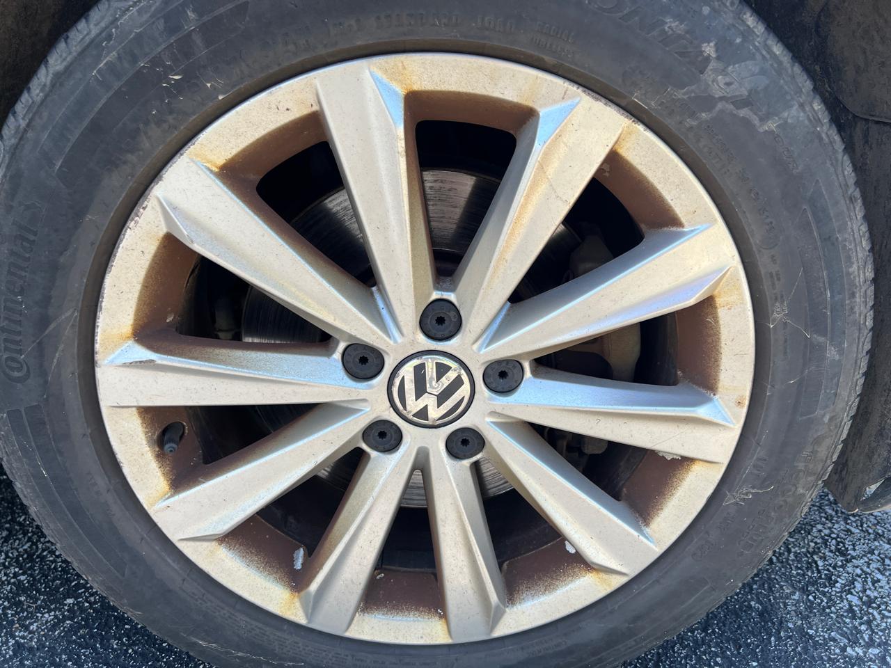 Volkswagen Passat 4dr Sdn 2.5L Auto SEL 2012