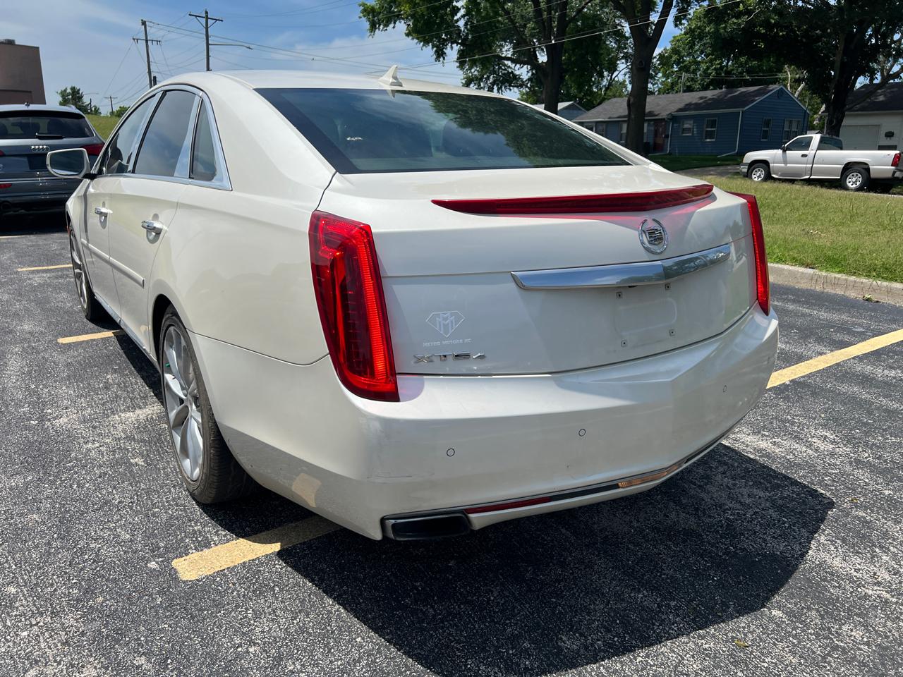 Cadillac XTS 4dr Sdn Luxury AWD 2013