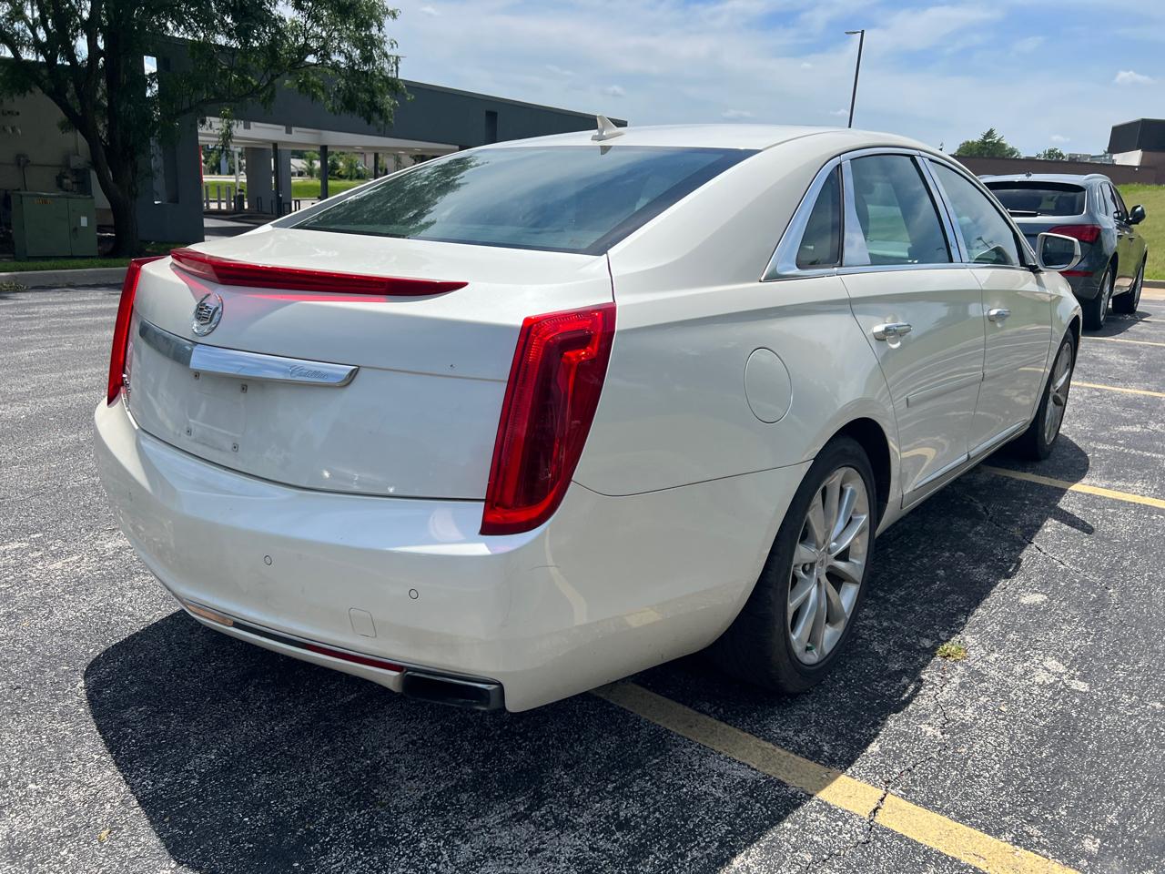 Cadillac XTS 4dr Sdn Luxury AWD 2013
