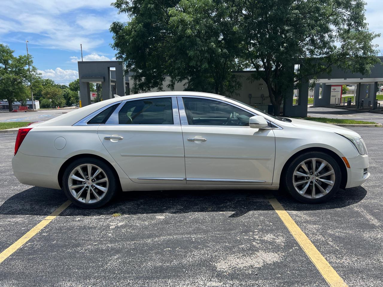 Cadillac XTS 4dr Sdn Luxury AWD 2013