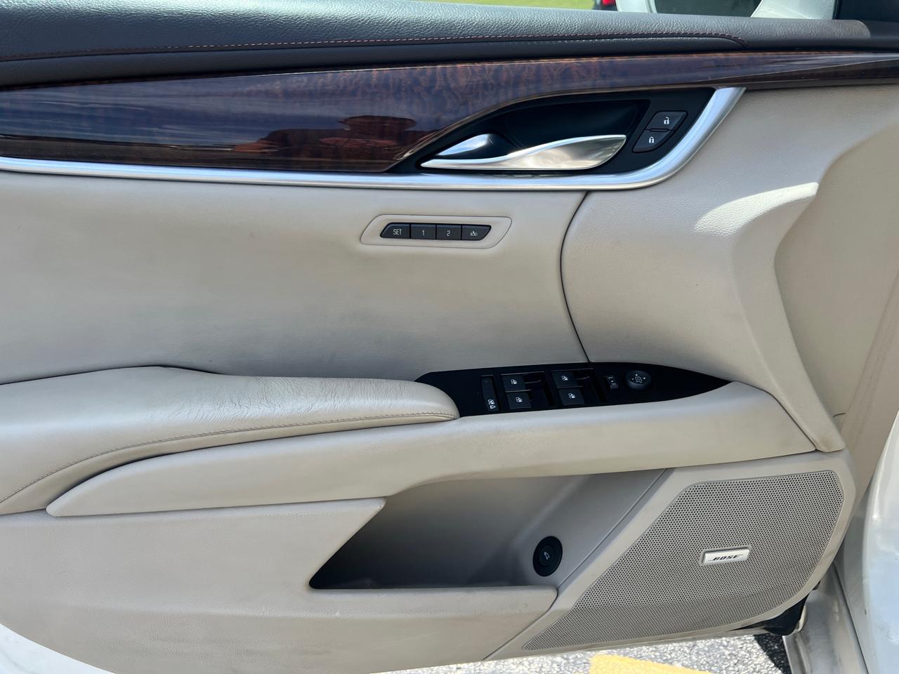 Cadillac XTS 4dr Sdn Luxury AWD 2013